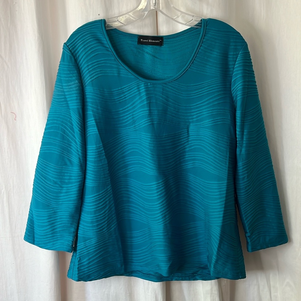 Travel Elements Knot Wave Top
